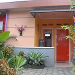Darmo Homestay